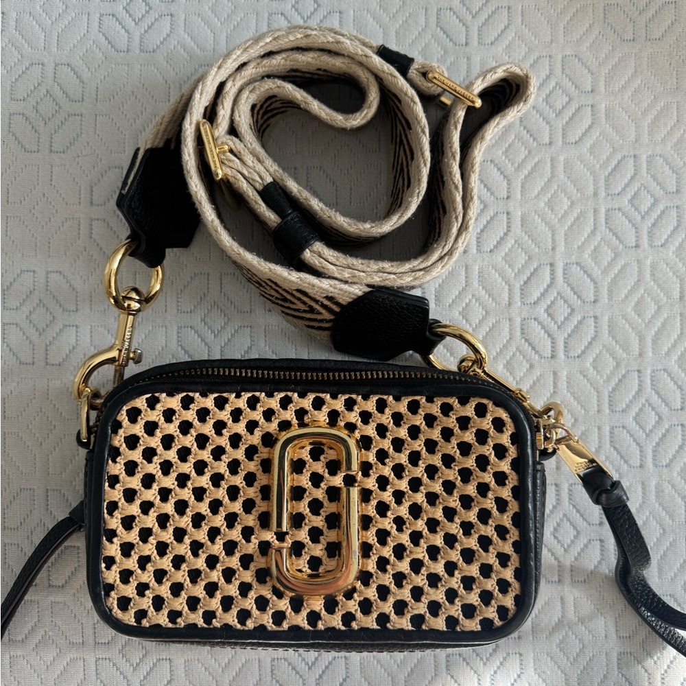 Marc Jacobs Black and Gold Crossbody Bag - Picture 7 of 7